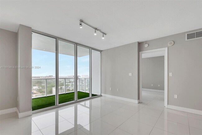 Building Photo - 1871 NW S River Dr