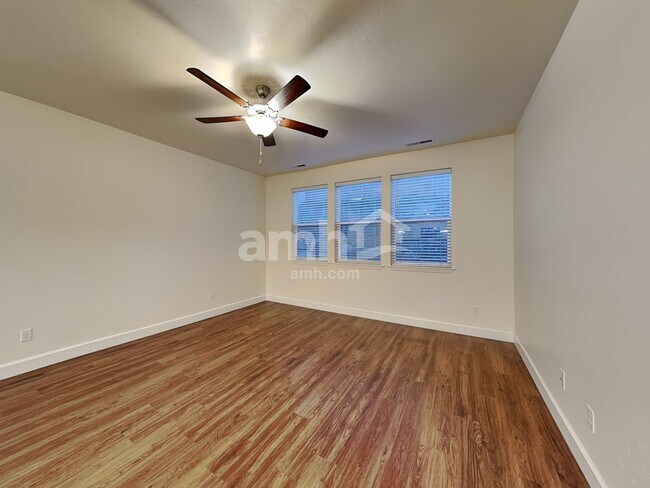 Building Photo - 3465 S Bartlett Ave