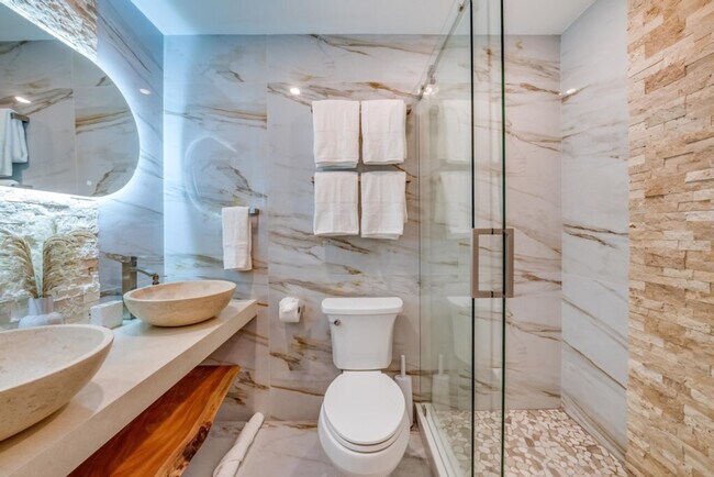 Building Photo - 1814 NW 14th Ave