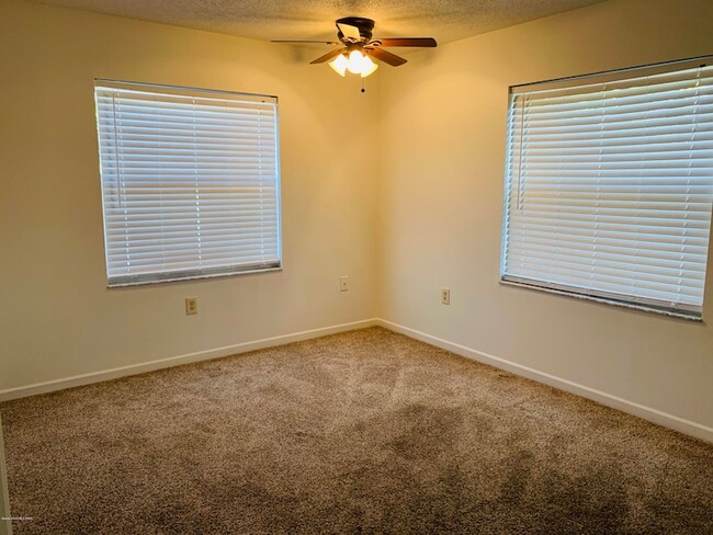 Building Photo - 185 Cinnamon Lake Cir