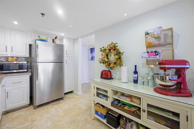 Building Photo - 20515 E Country Club Dr