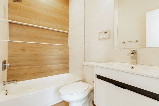 Building Photo - 2218 N Franklin St