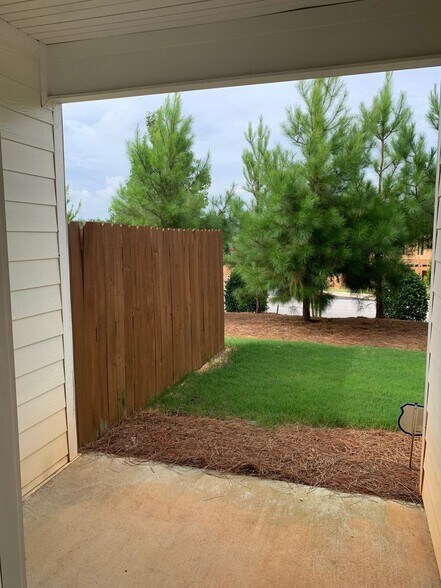 Building Photo - Pristine 3 Bedroom Unit at Eagle Ridge Tow...