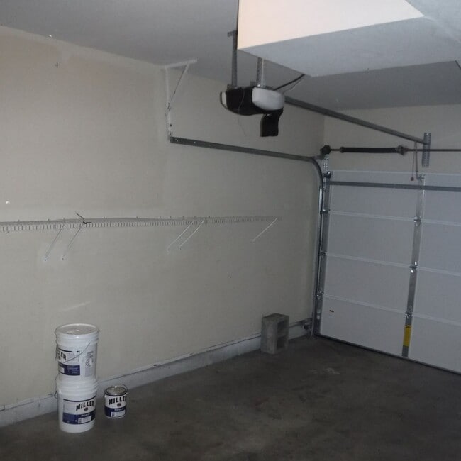 Building Photo - 3 Bed/2.5 Bath Duplex in NE Bend - Nova Loop