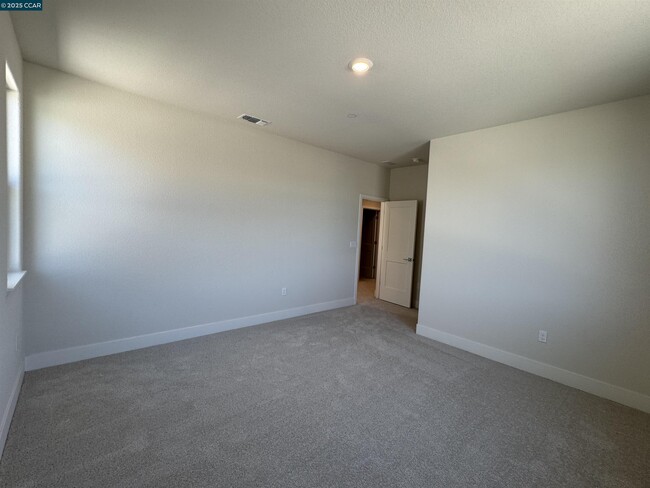 Building Photo - 140 Labrusca Dr