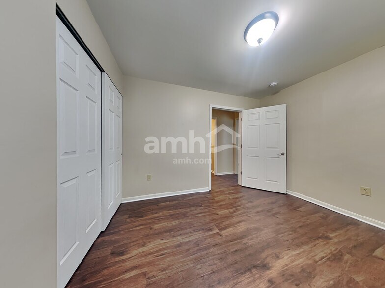 Building Photo - 1837 Cantwell Ct