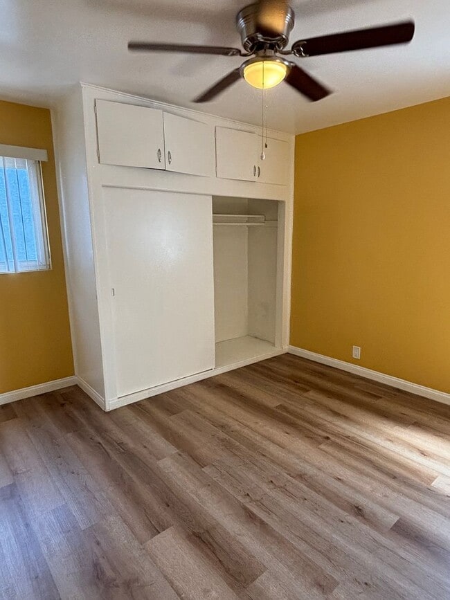Building Photo - Spacious 1 bedroom available now in Long B...