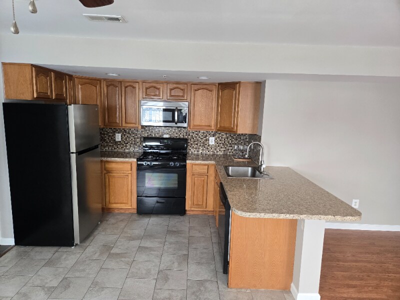 Building Photo - 40 N Main St