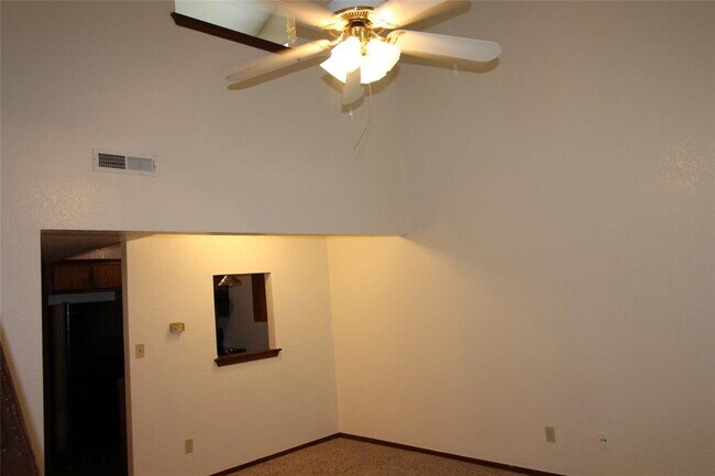 Building Photo - 1901 E Lindsey St