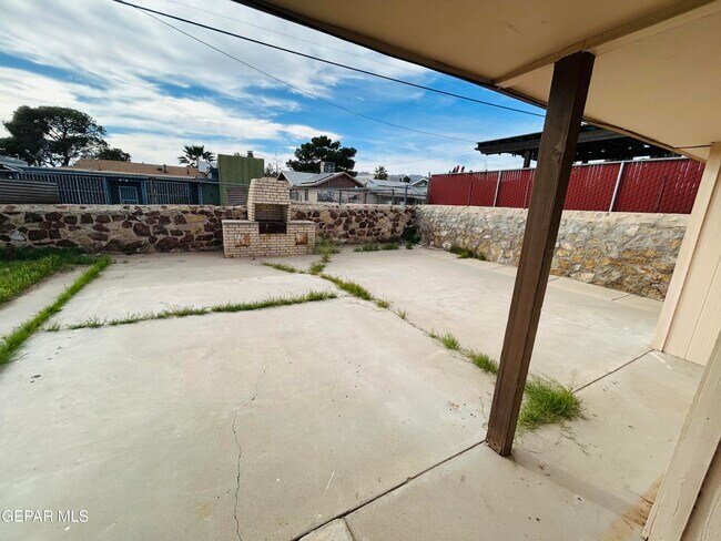 Building Photo - 805 Chile Pl