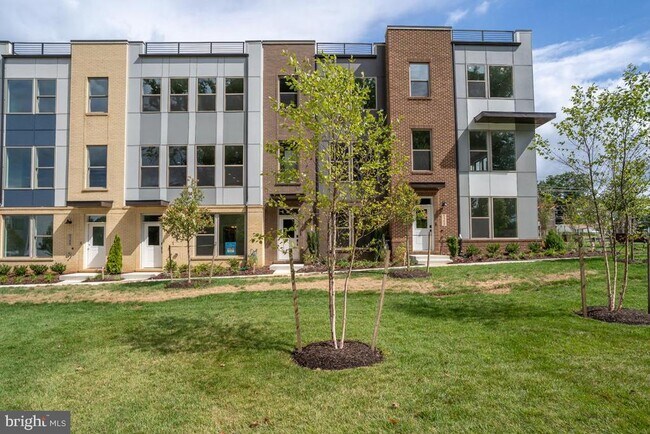 Building Photo - 5102 Oakmoore Dr