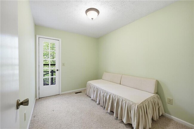 Building Photo - 114 Cherokee Dr S