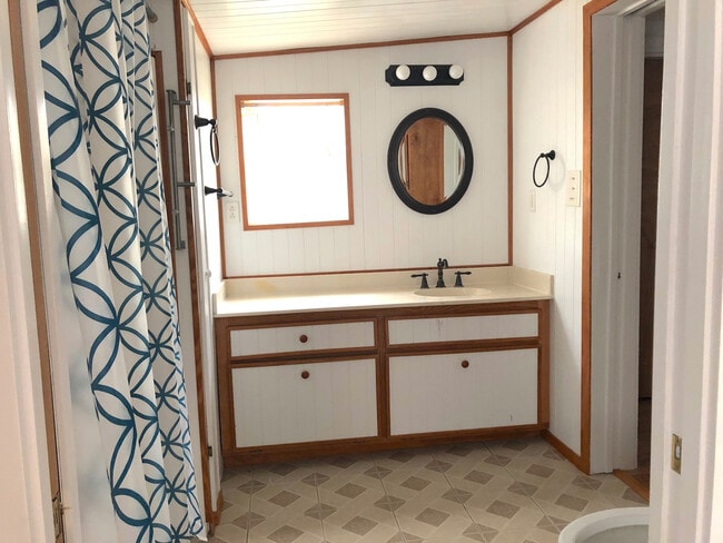 Building Photo - 462 Stringtown Rd