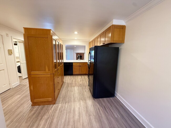 Building Photo - Spacious 2 Bed / 2 Bath Condo in Prime UTC/La Jolla Location!