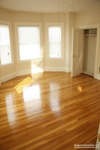 Building Photo - 60-62-62 Bedford St