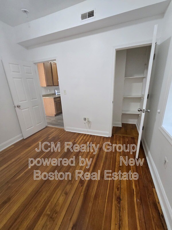 Building Photo - 138 Chestnut St