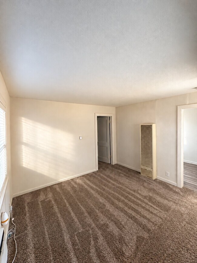 Building Photo - 300 Delmar Ct
