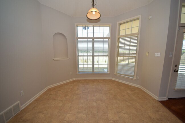 Building Photo - Great 3 bed, 2 bath home in Cordova with wonderful curb appeal.