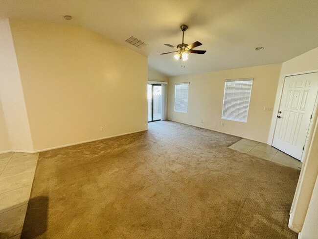 Building Photo - 39974 W Thornberry Ln