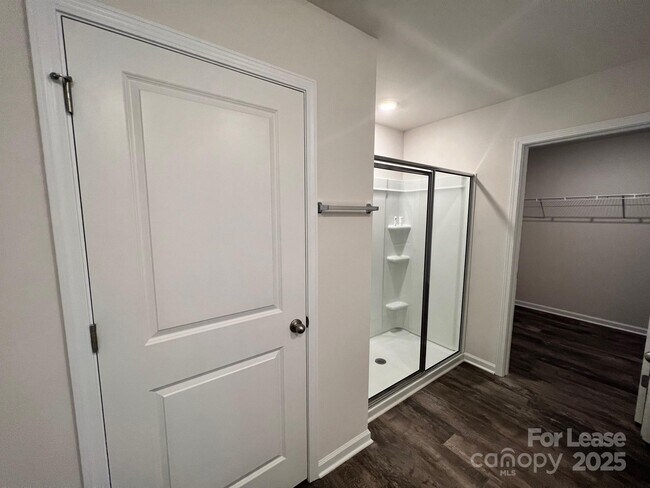 Building Photo - 7868 Whispering Strm Dr