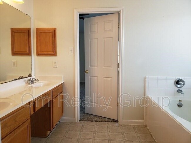 Building Photo - 6655 Stonefort Ct