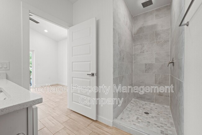 Building Photo - 212 Cooper St