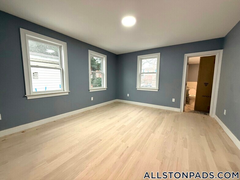 Building Photo - 8 Brentwood St