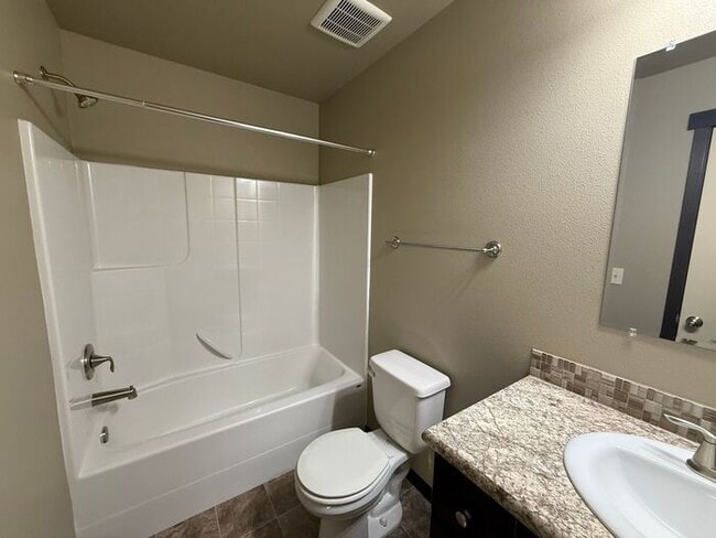 Building Photo - 713 Park Ln