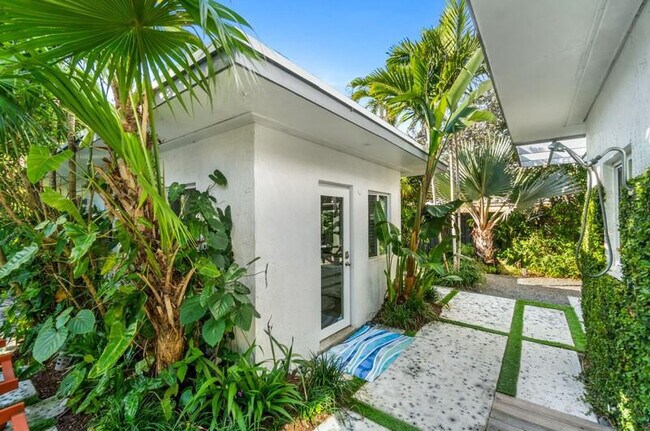 Building Photo - 3310 NE 18th St