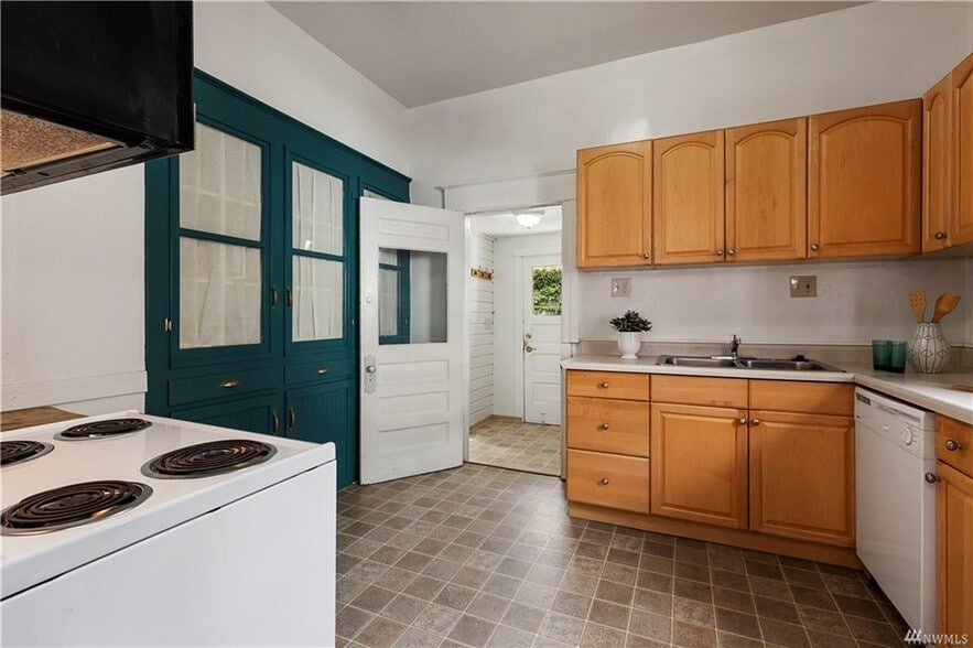 Building Photo - 5511 Brooklyn Ave NE