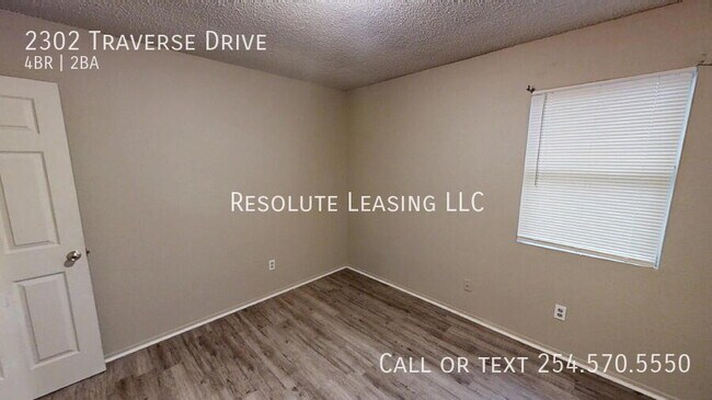 Building Photo - 2302 Traverse Dr