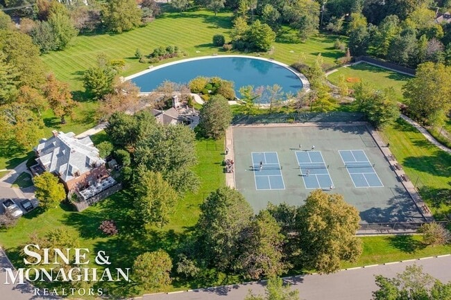 Building Photo - 744 Trombley Rd