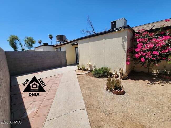 Building Photo - 3120 N 67th Ln