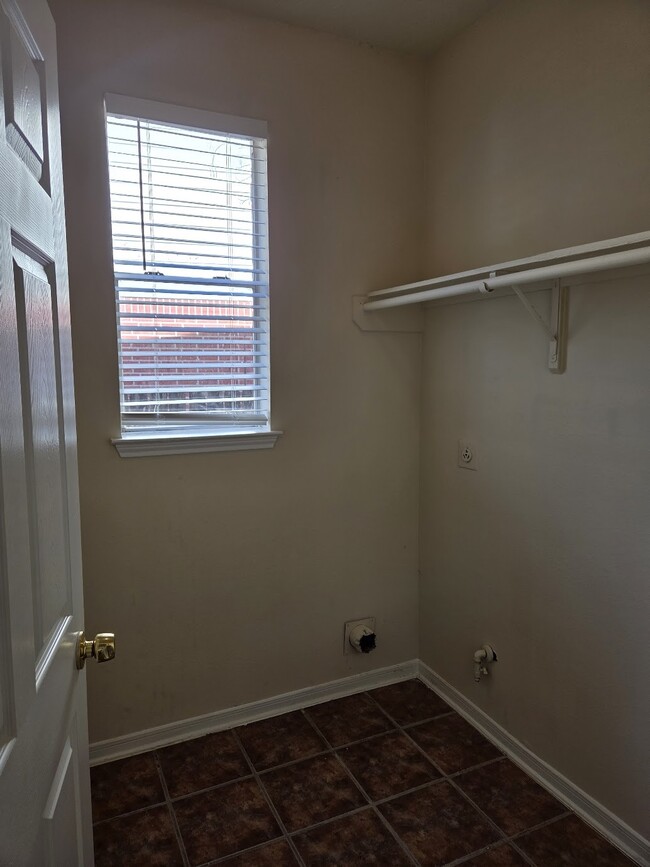 Building Photo - 5419 Bear Hunters Dr