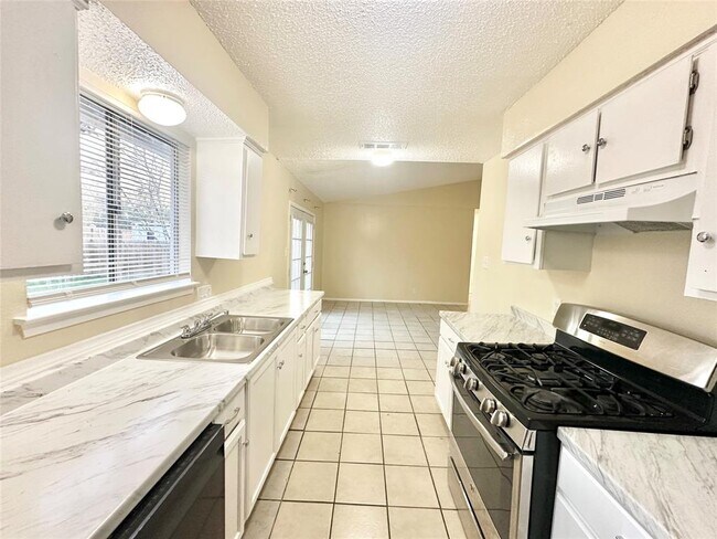 Building Photo - 7221 Ellington Cir