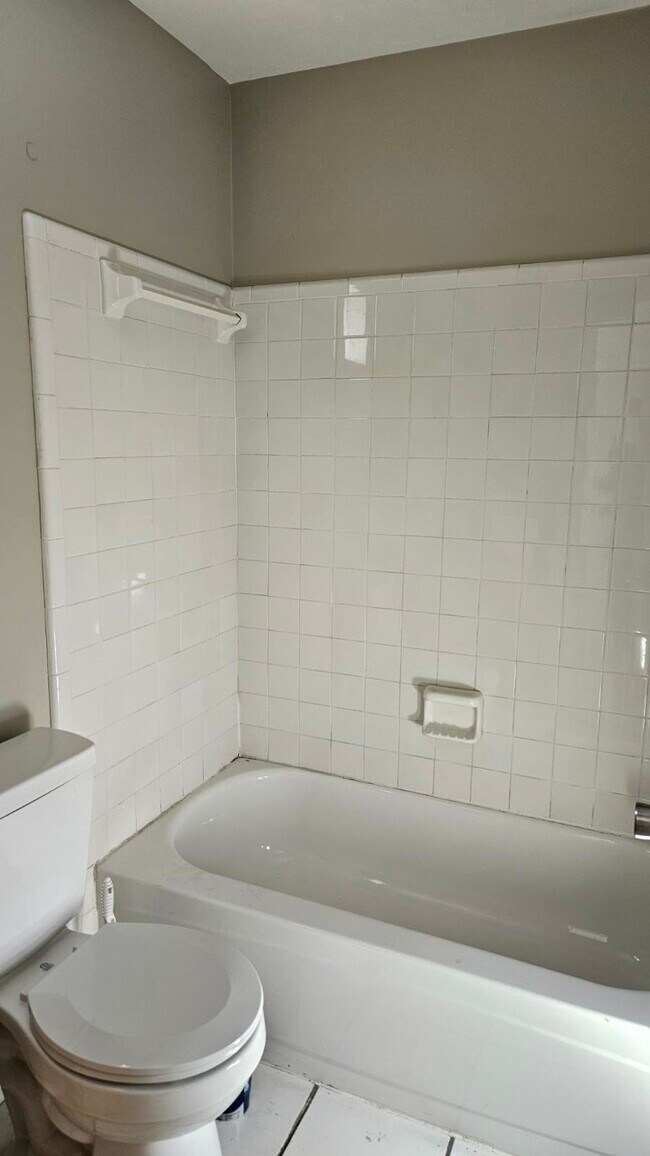 Building Photo - 1998 Nicklaus Dr