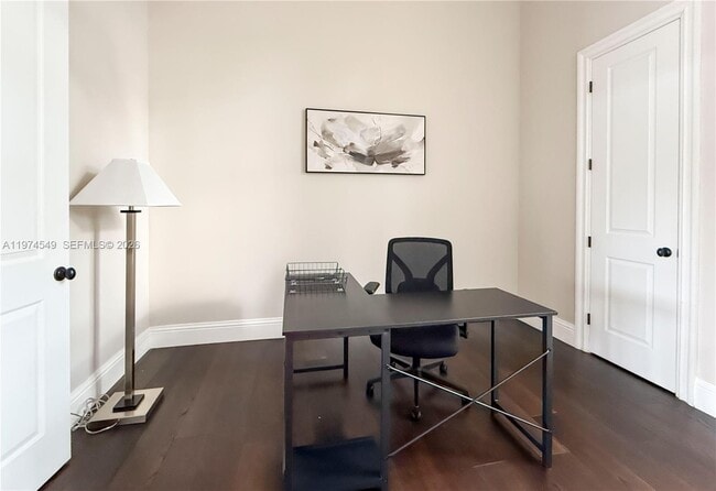 Building Photo - 400 Alexandra Cir