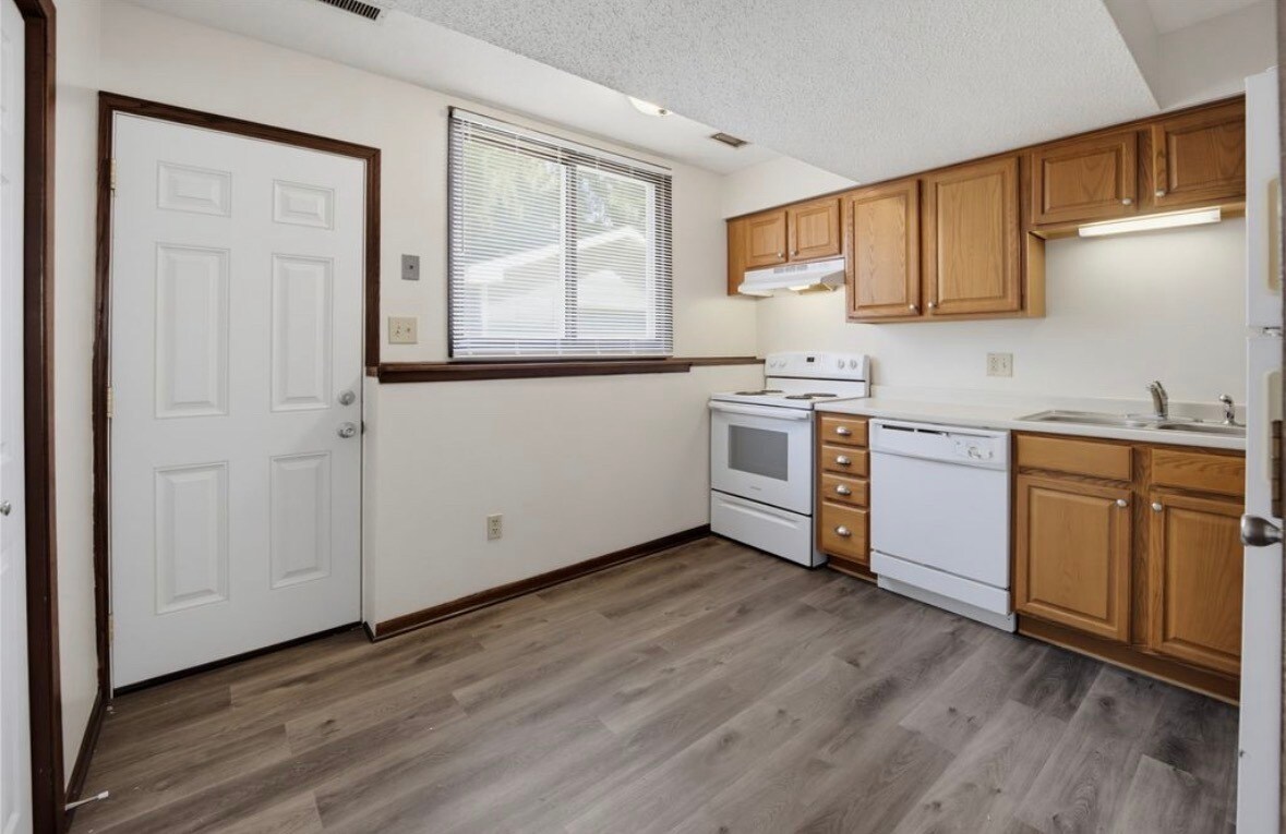 Building Photo - 1003 Lyndale Dr