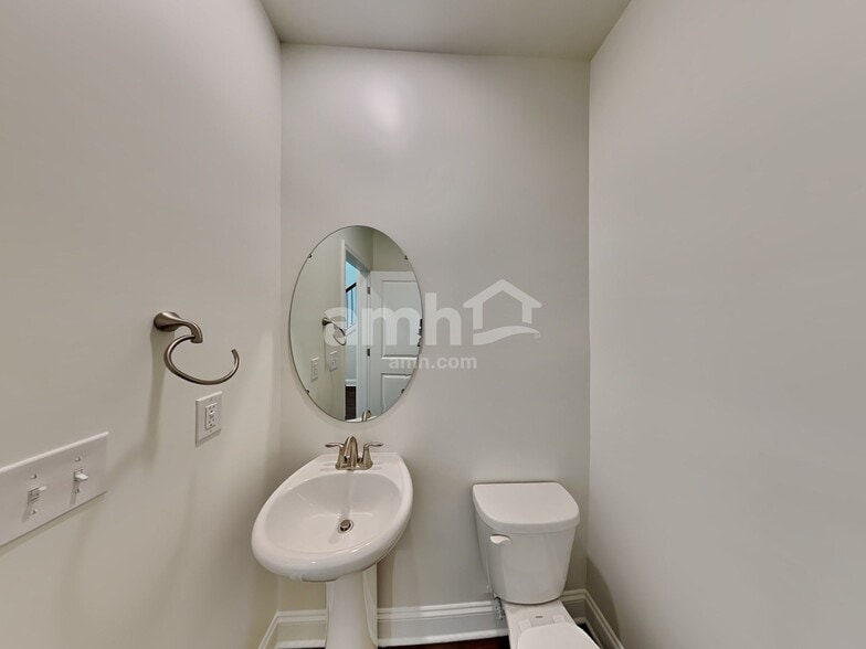 Building Photo - 551 Rivermist Dr