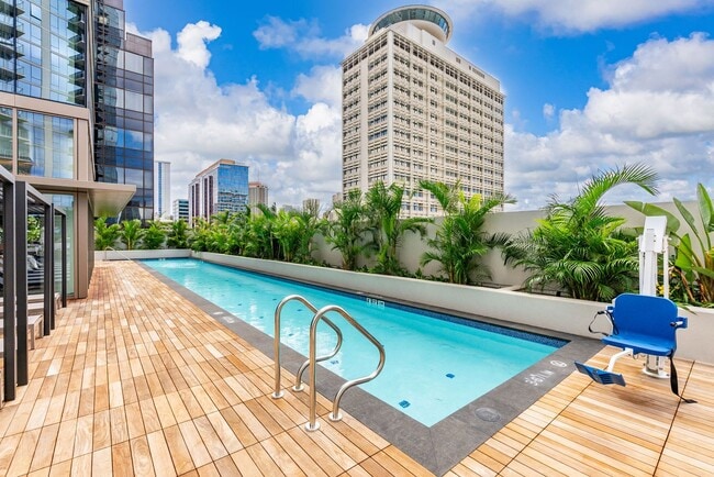 Building Photo - Sky Ala Moana (West) #3305 - Fully Furnished 1 BR/1 BA/1 Parking