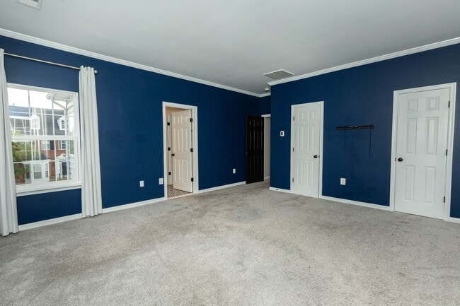 Building Photo - 4 bed, 2.5 bath Single Family Home in Char...