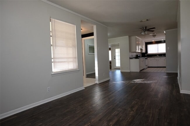 Building Photo - 3401 Princeton Dr