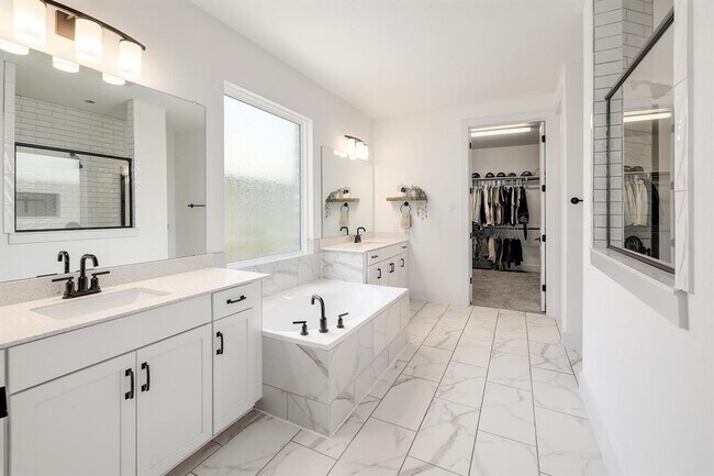 Building Photo - 1113 Wolf Hollow Dr