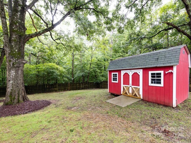 Building Photo - 3109 Forest Lawn Dr