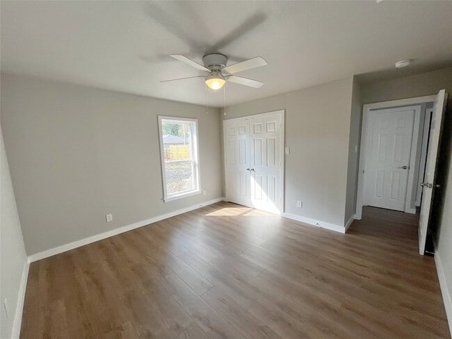 Building Photo - 3705 N Elm St