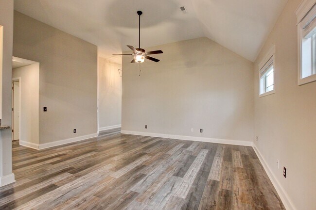 Building Photo - Sharp 3bed 2 ba.  upgrades throughout.