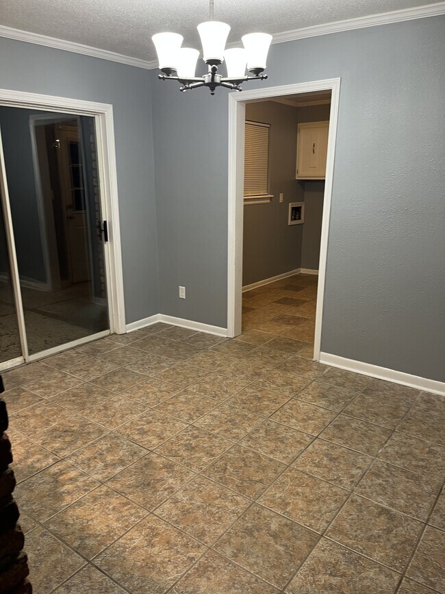 Building Photo - 2501 Havard Rd