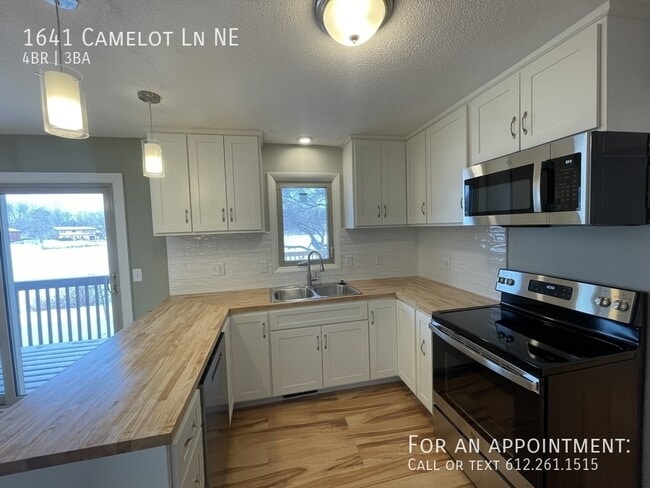 Building Photo - 1641 Camelot Ln NE