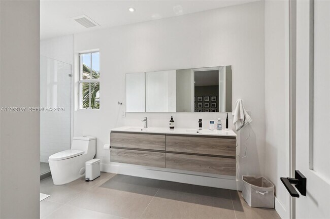 Building Photo - 7420 SW 54th Ct