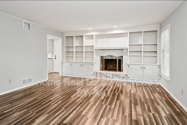 Building Photo - 834 E Manchester Dr